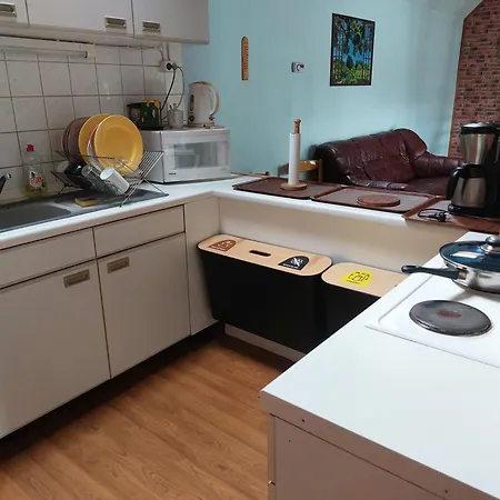 Livonia Matkamaja Hostel, * Kilingi-Nomme