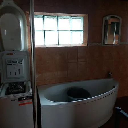 Livonia Matkamaja Hostel, * Kilingi-Nomme