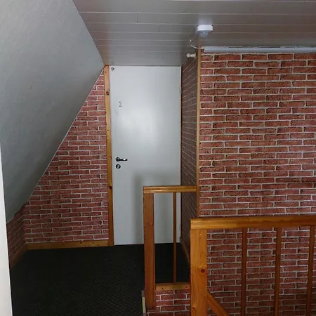 Livonia Matkamaja Hostel, * Kilingi-Nomme