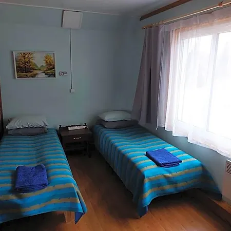 Livonia Matkamaja Hostel, * Kilingi-Nomme