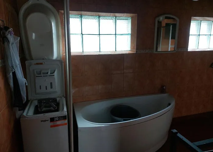 Livonia Matkamaja Hostel, * Kilingi-Nomme